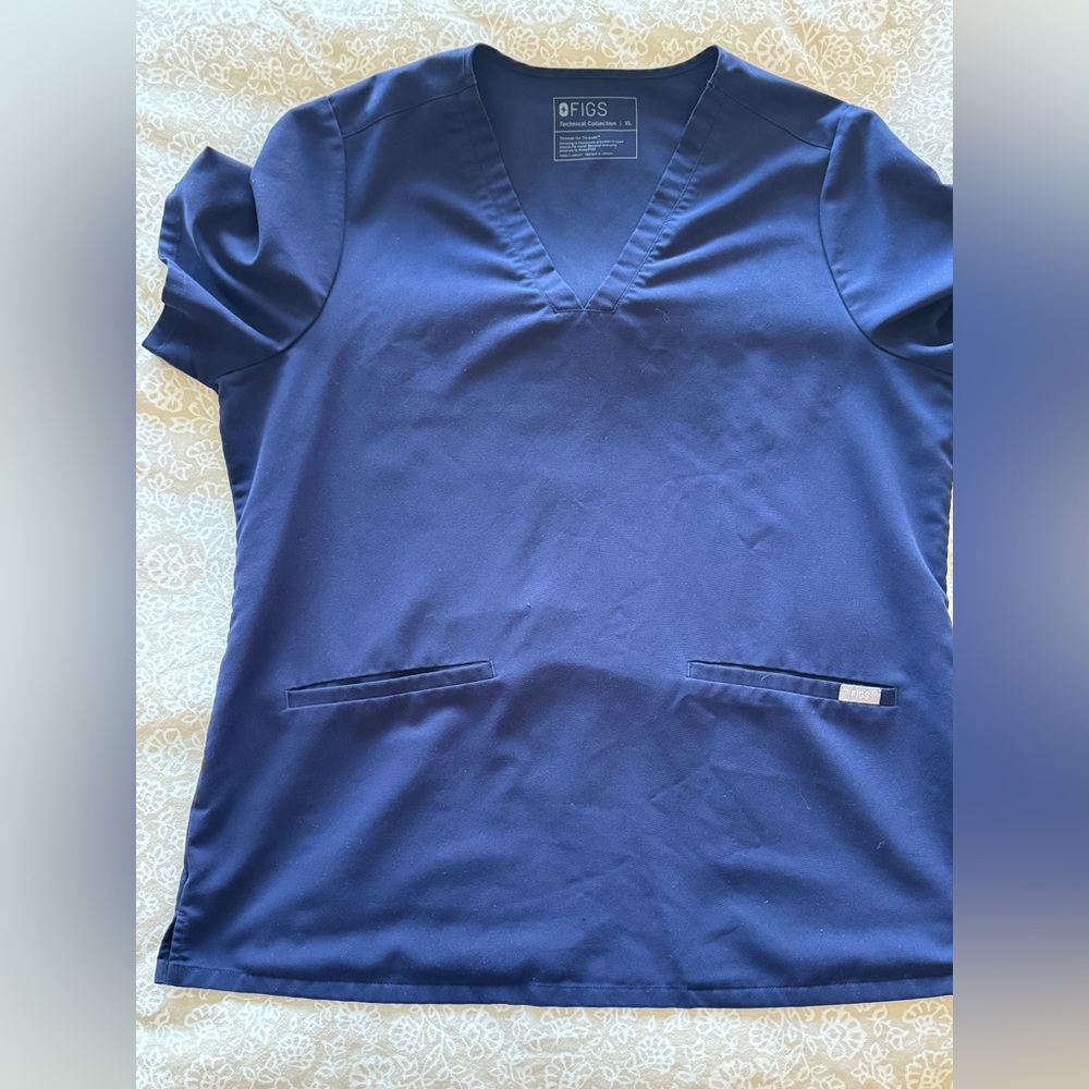 Figs Casma scrub top